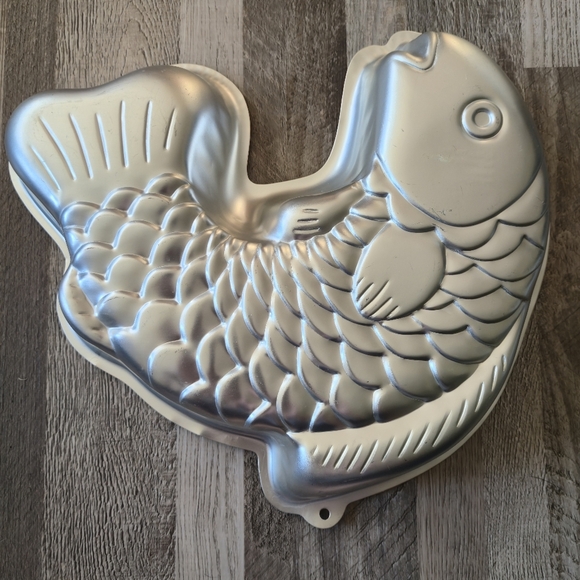 VINTAGE 1984 Wilton Big Fish Koi Cake Pan #2105-2763 - Aluminium Bakeware - Picture 4 of 4